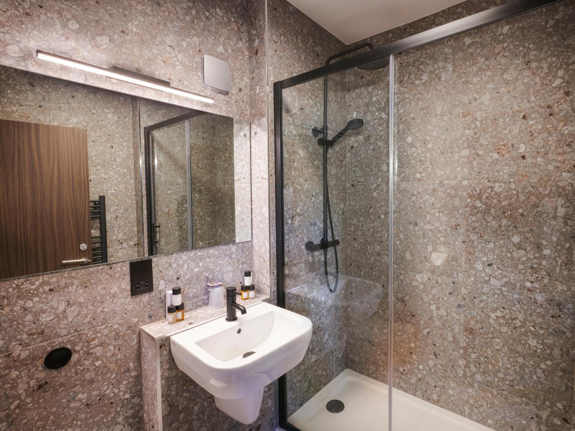 רוצ'דייל The Royal Toby Hotel מראה חיצוני תמונה
